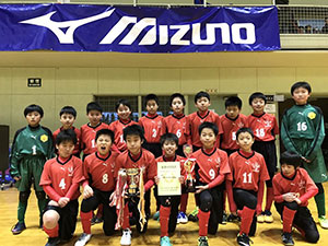 三条サッカースポーツ少年団は第22回燕市近郷少年ミニサッカー大会で優勝しました。