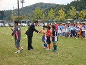 しんくみ杯2012開会式前年度優勝カップ返還