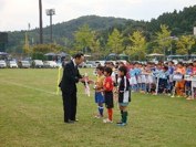 しんくみ杯2012開会式前年度優勝カップ返還